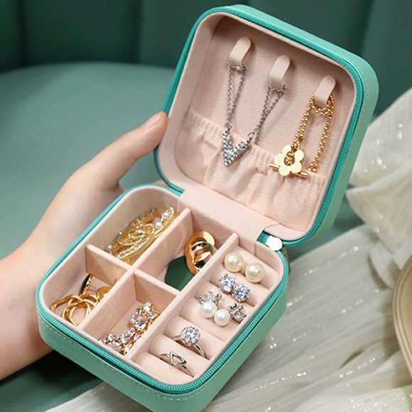 Jewelry - Portable Jewelry Box Jewelry Organizer